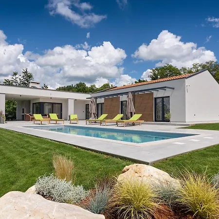 Lara Gracisce Villa *