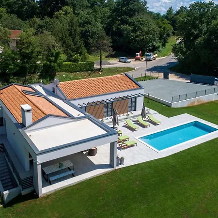 Lara Gracisce Cubanici