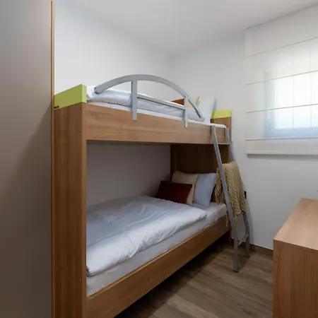 Lara Gracisce Cubanici