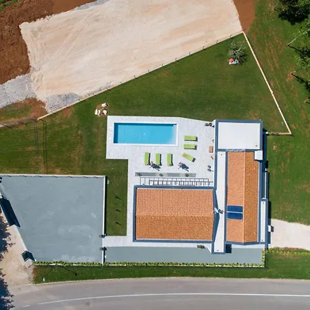 Lara Gracisce Villa *