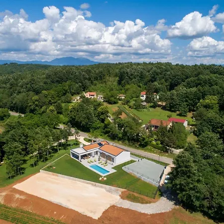 Lara Gracisce Villa Cubanici