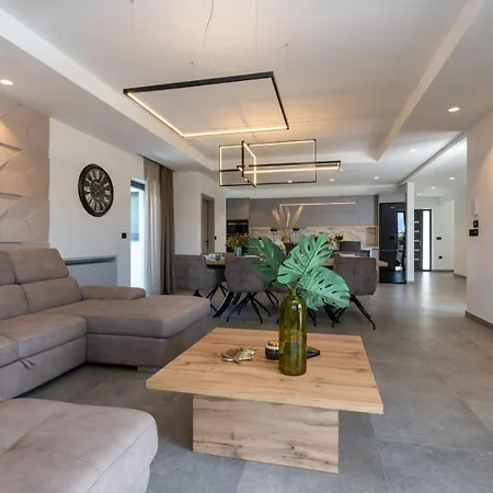 Lara Gracisce * Cubanici