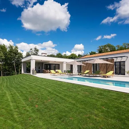 Lara Gracisce Cubanici