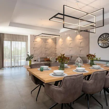 Lara Gracisce Villa *