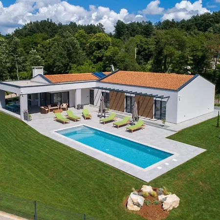 Lara Gracisce Βίλα *