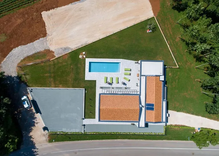 Lara Gracisce Βίλα *