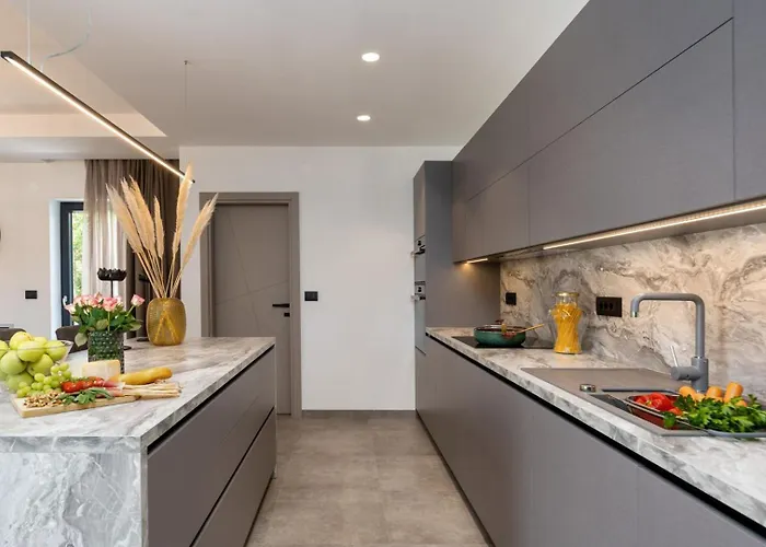 Lara Gracisce Βίλα *