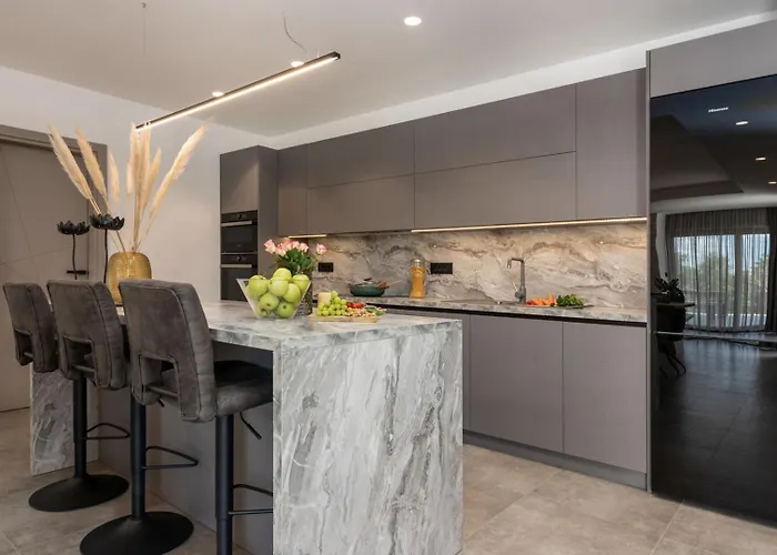 Βίλα Lara Gracisce *