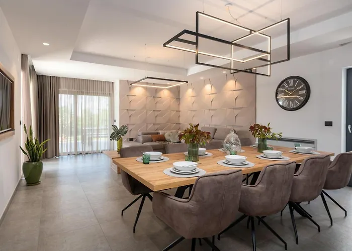 Lara Gracisce Βίλα *