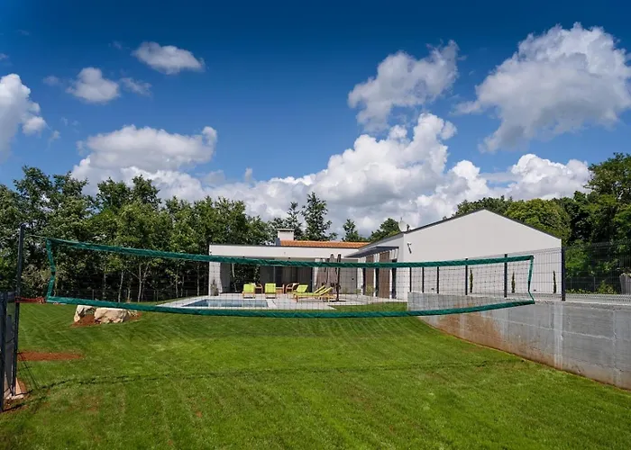 Βίλα Lara Gracisce *