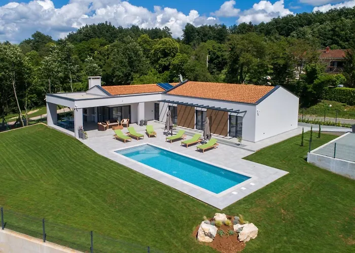 Lara Gracisce Βίλα *