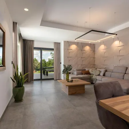 Lara Gracisce * Cubanici