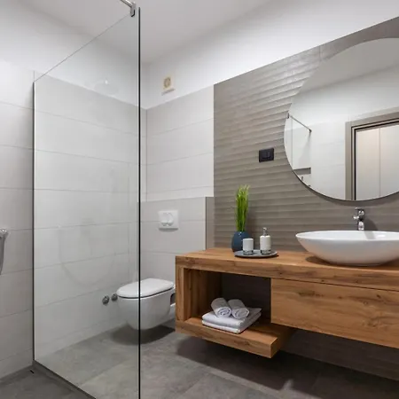 Lara Gracisce Cubanici