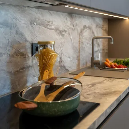 Lara Gracisce Villa Cubanici