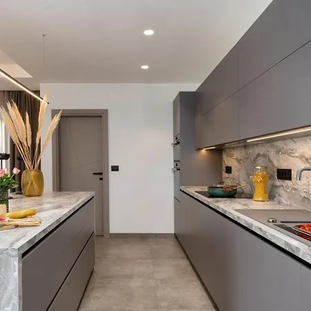 Lara Gracisce Villa *